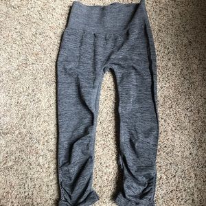 Gray cropped leggings